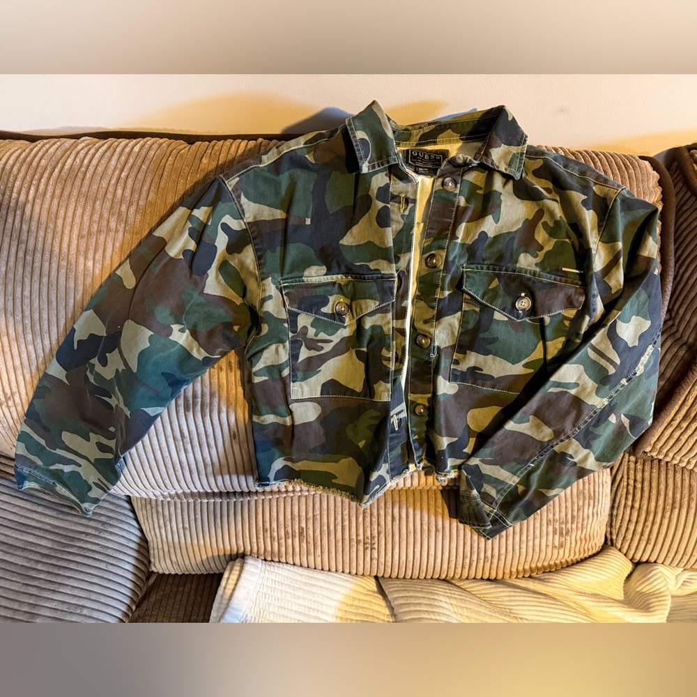 Guess Woman’s Green Camouflage Jean Jacket